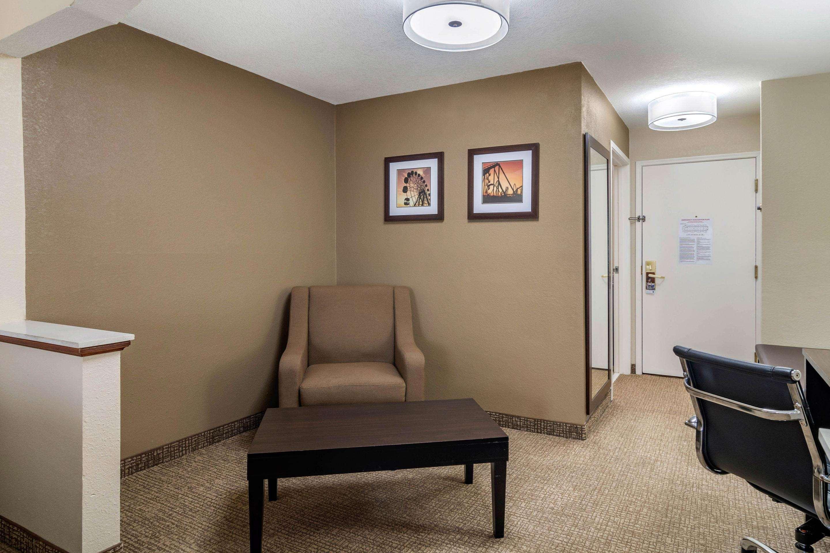Comfort Inn & Suites Atlanta-Smyrna Экстерьер фото